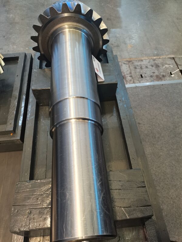 Großdurchmesser, hochpräzises Spiral-Bevel-Gangset mit HRC45-62 Härte für Brechmaschinenreduktoren